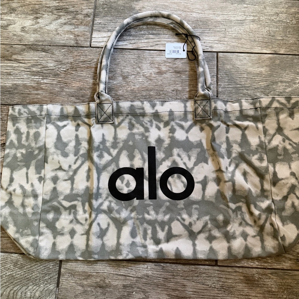Alo yoga tyedye tote